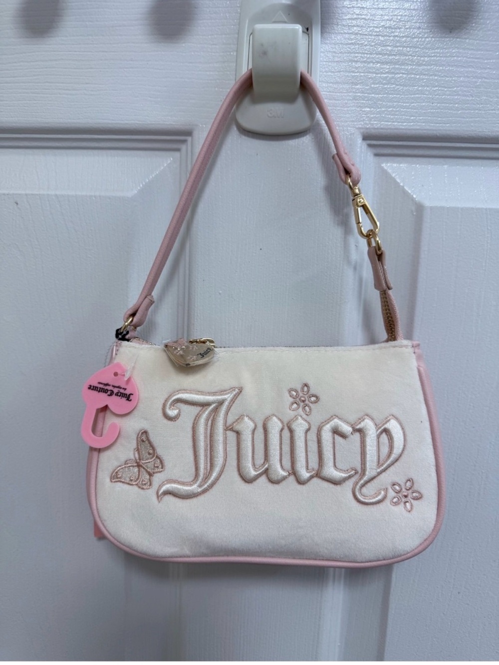 😊 NWT Juicy Couture Juicy in the Sky Wristlet in Soft White